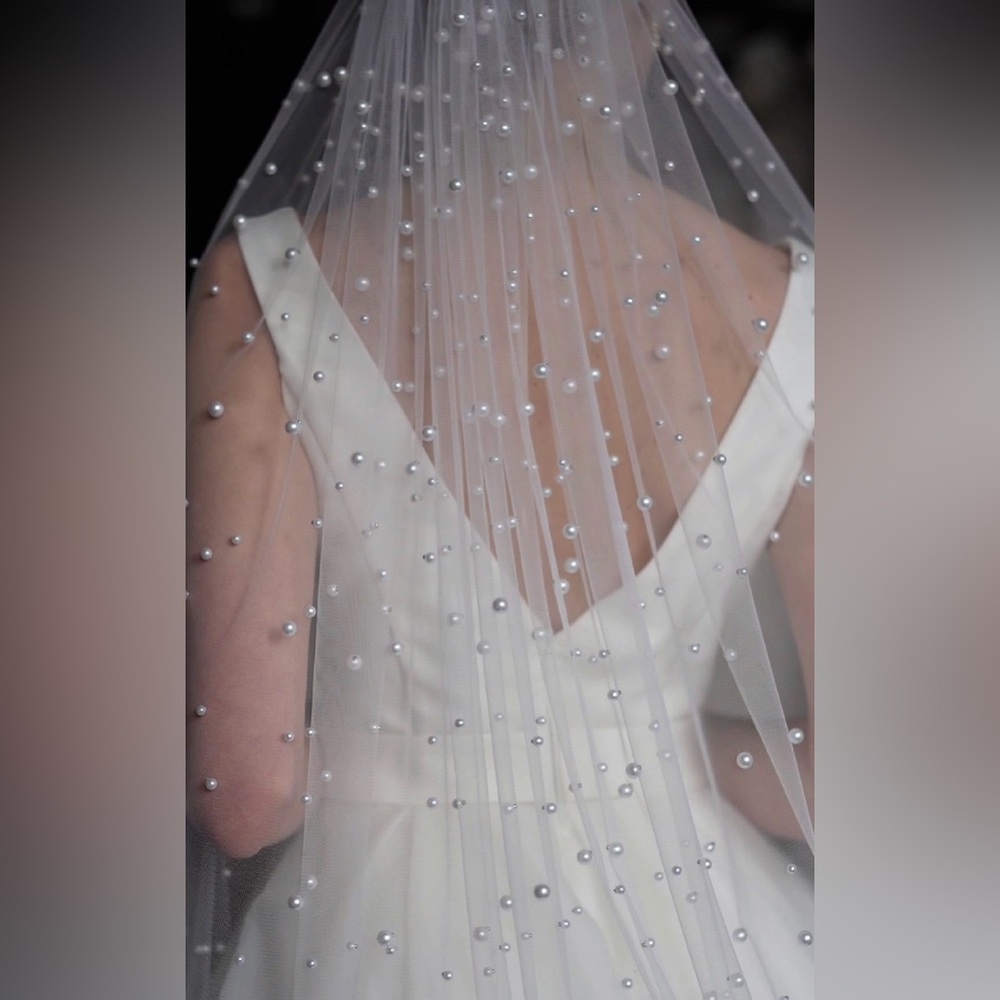Cathedral Pearl Veil - Picture 2 of 10
